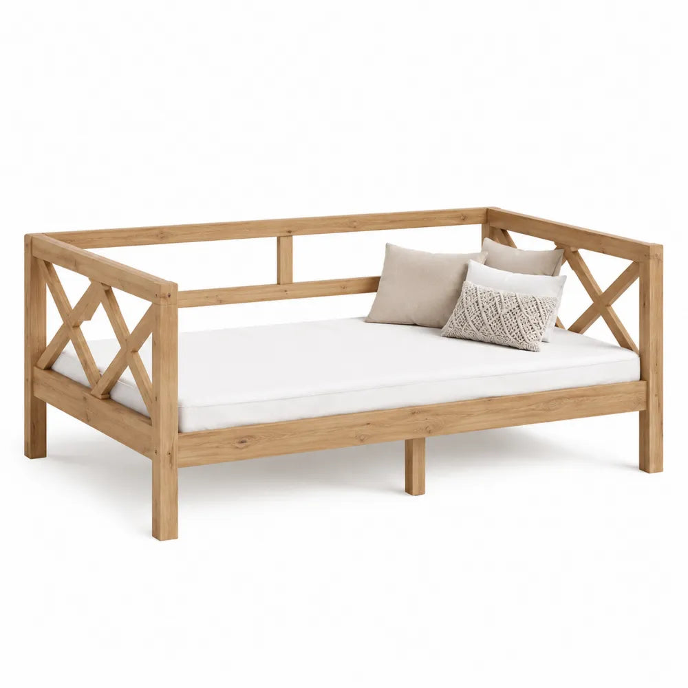 Letto da giorno in legno con cuscini crema