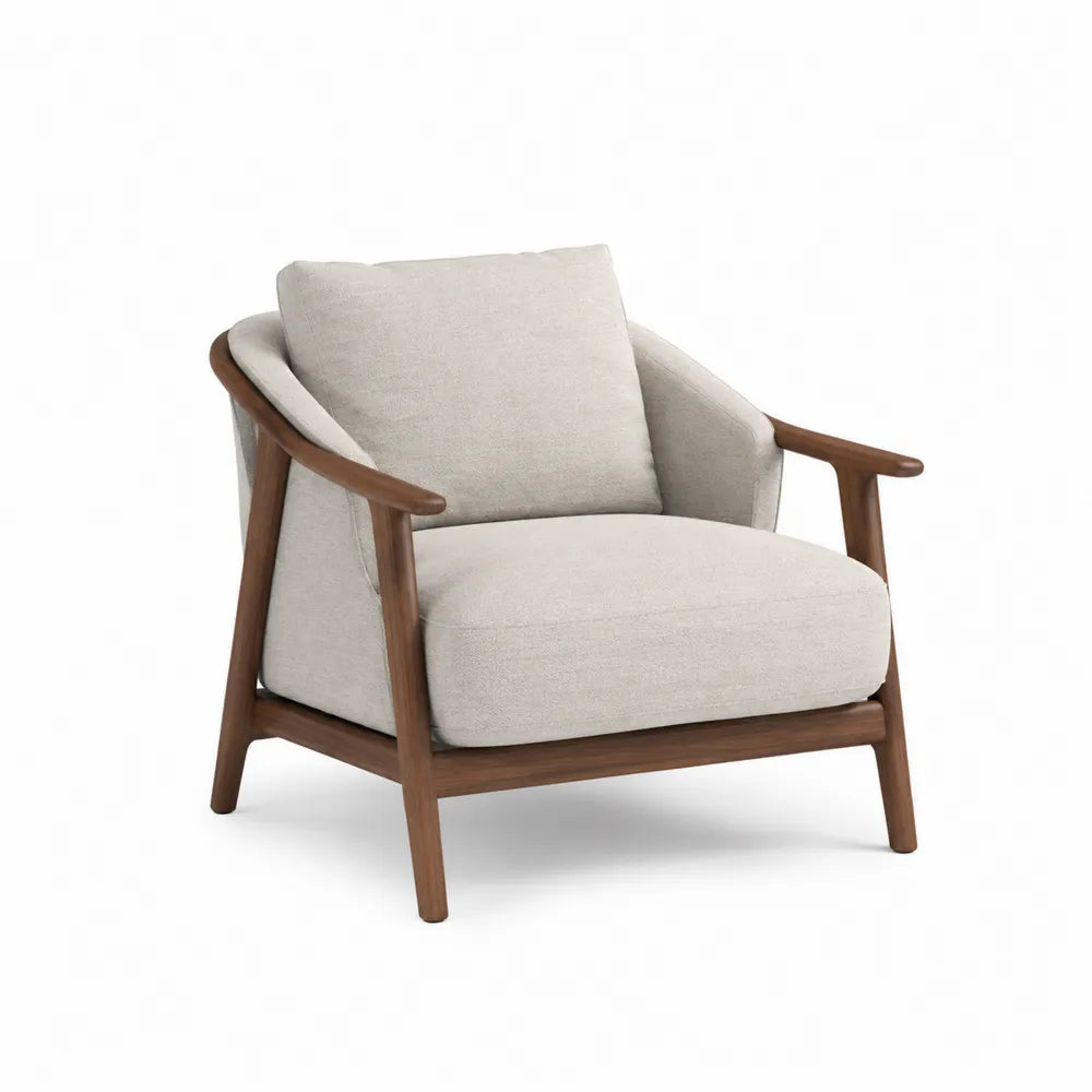Poltrona in tessuto beige con struttura in legno