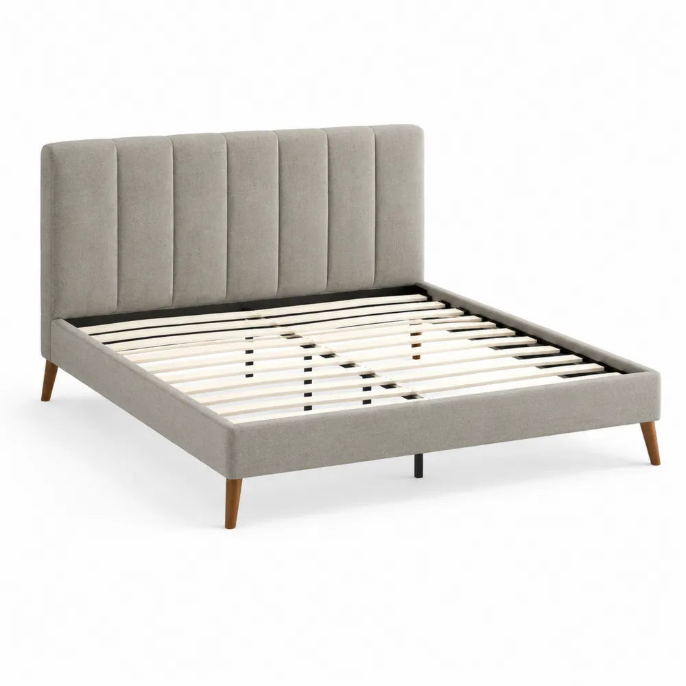 Letto matrimoniale in tessuto grigio con testiera e gambe in legno